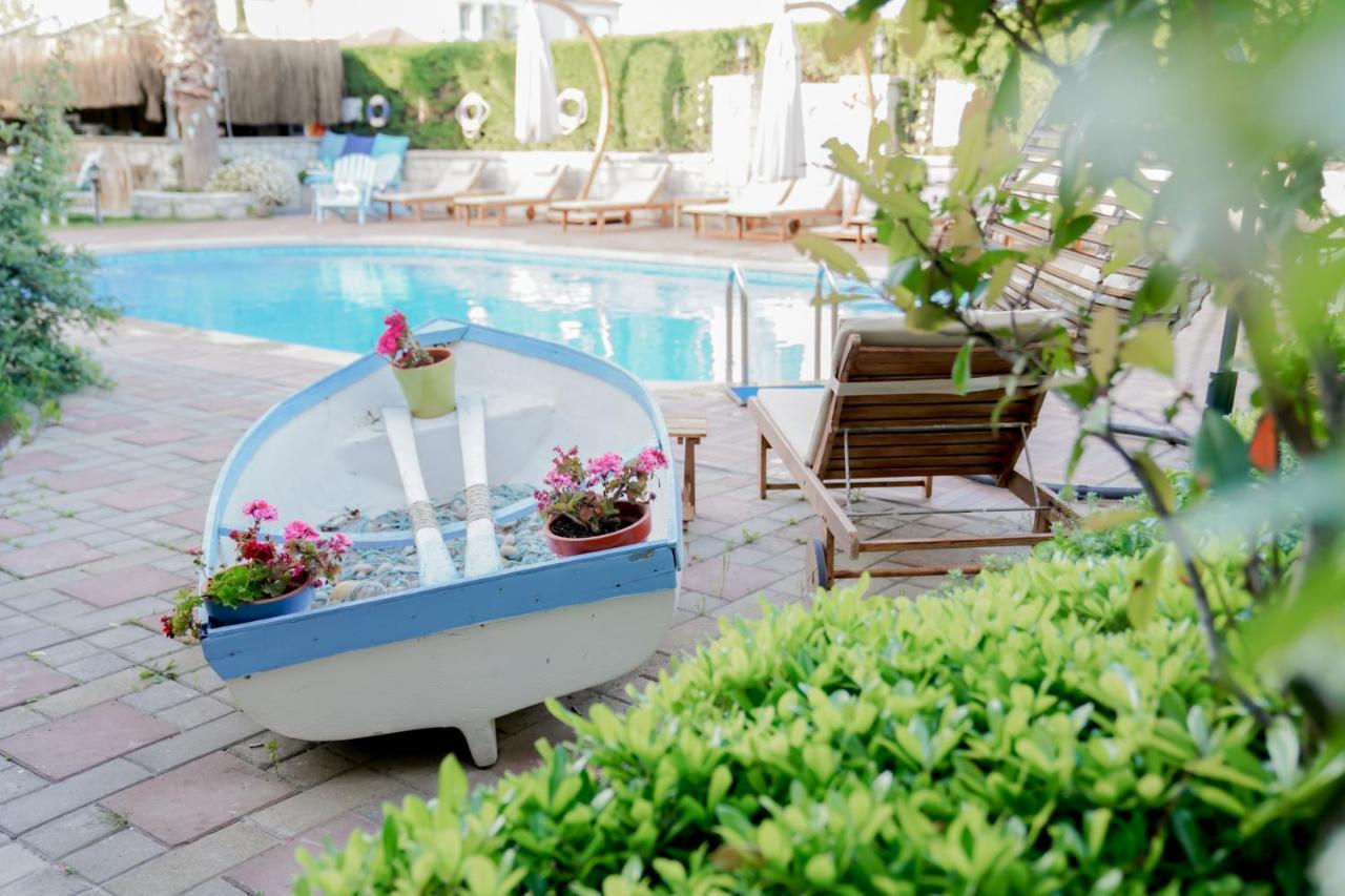 Alacati Marina Palace Bagian luar foto