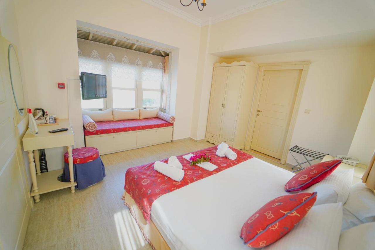 Alacati Marina Palace Bagian luar foto