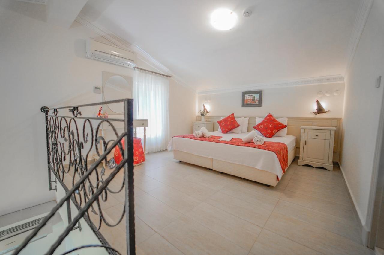 Alacati Marina Palace Bagian luar foto