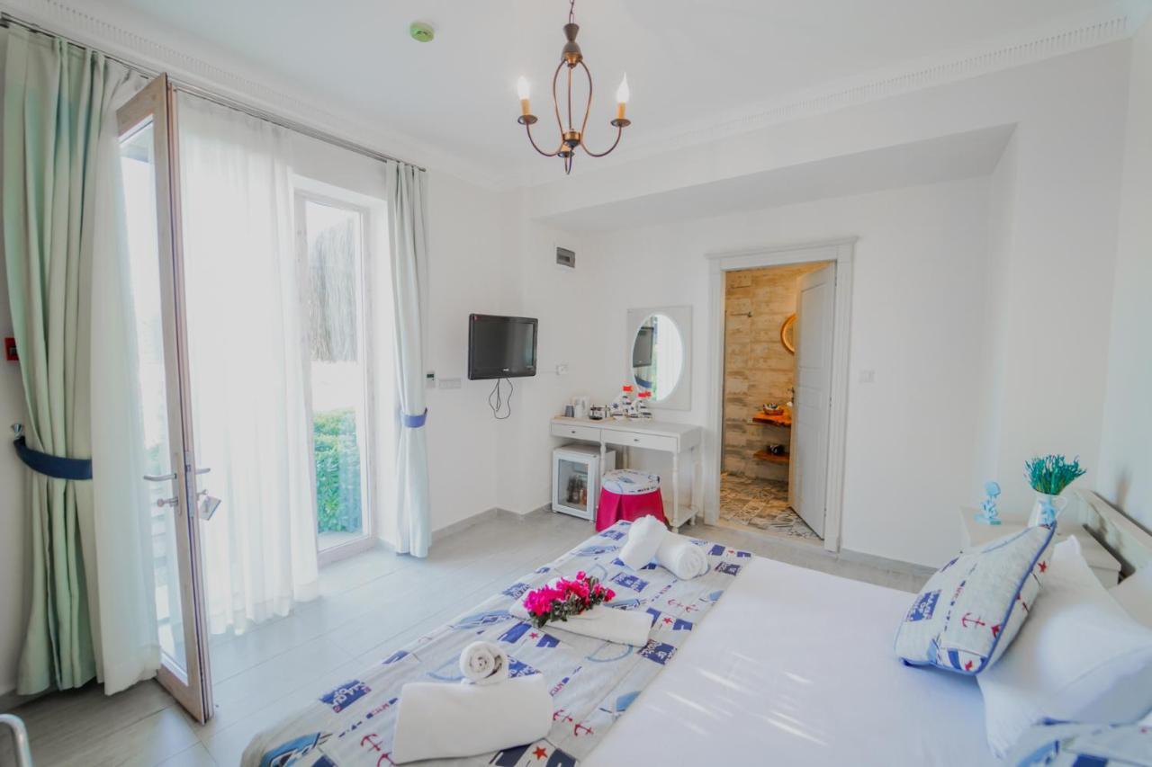 Alacati Marina Palace Bagian luar foto